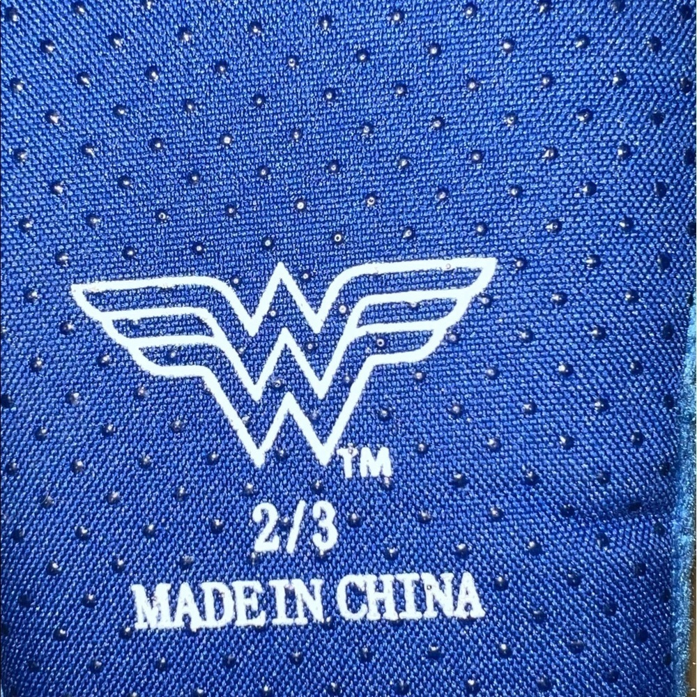 Nwot Girl’s Wonder Woman slippers perfect compliment to Halloween Costume - Picture 5 of 5